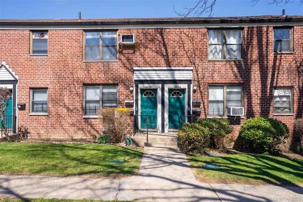 $229,000 | 196-37 69th Avenue, Unit 2F | Fresh Meadows