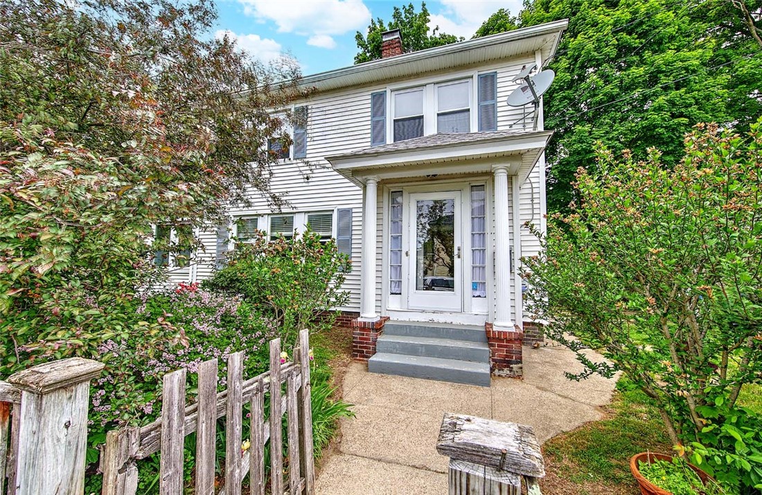 4 Talbot Manor Cranston, RI 02905 - Photo 4 of 36