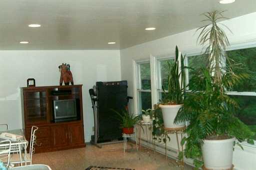 106 Wyngate Road Coraopolis, PA 15108 - Photo 6 of 8 Gallery Image 6