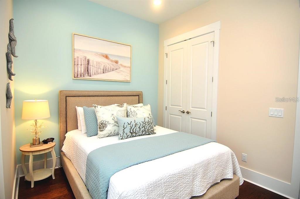 16 Outlook Way, Unit 9 Dunedin, FL 34698 - Photo 48 of 77 a bedroom with a bed and a painting on the wall