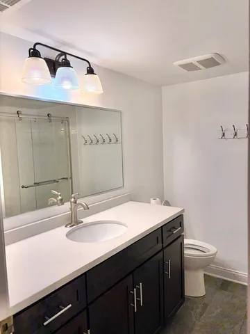 $2,400 | 9194 S Road, Unit B, Palos Hills, IL 60465