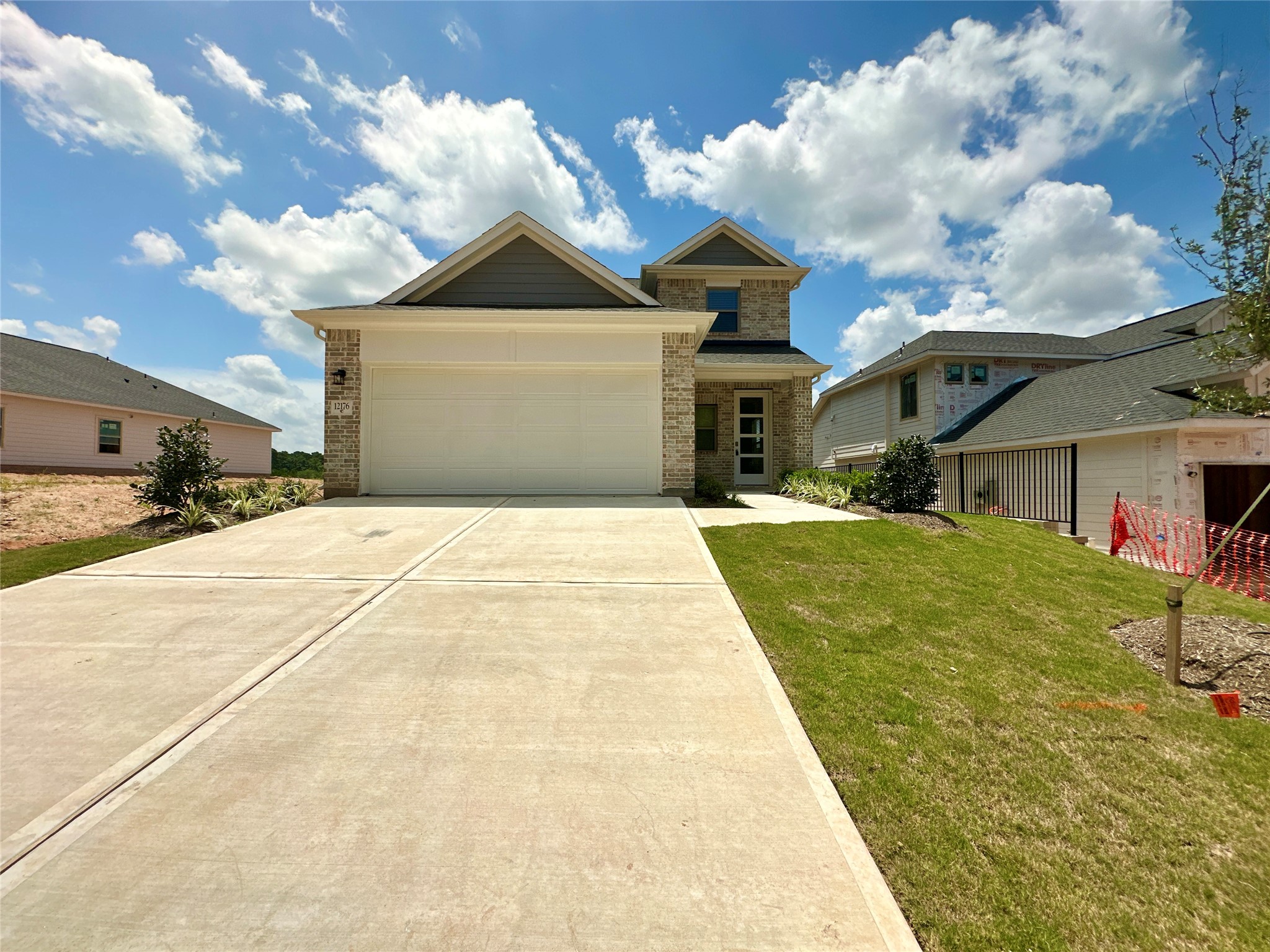 12176 Ridge Top Drive Conroe, TX 77304 - Photo 6 of 31 Plenty of driveway.