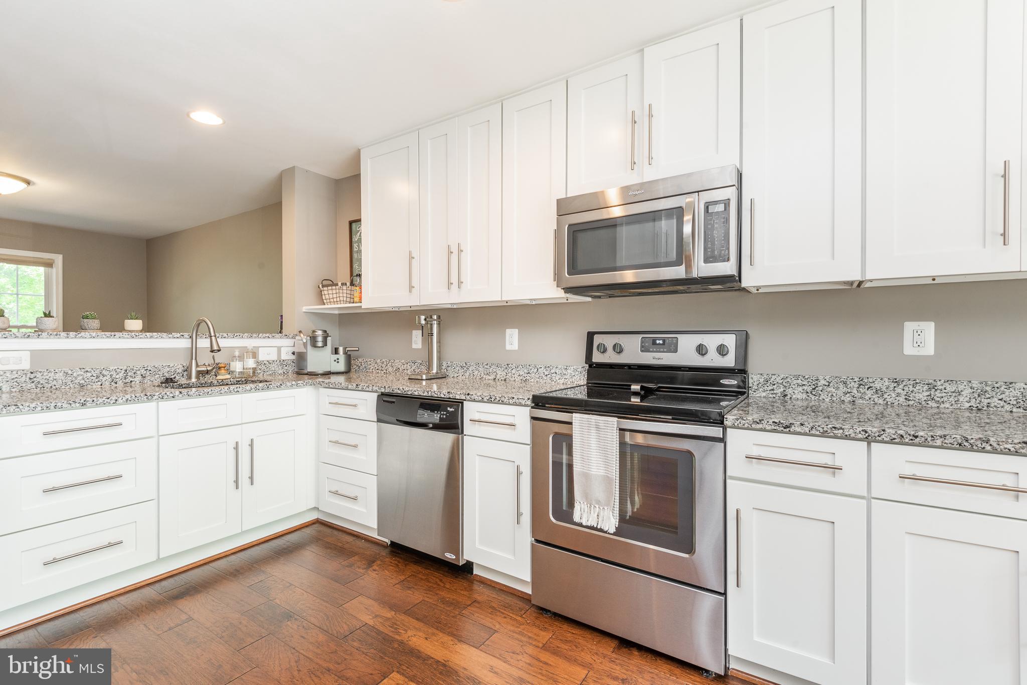 8977 Omega Court Springfield, VA 22152 - Photo 5 of 29 SS Appliances and an Abundance of Cabinetry