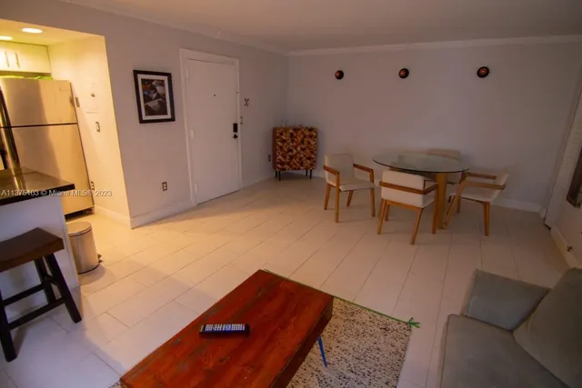 $2,500 | 753 Michigan Avenue, Unit 2C, Miami Beach, FL 33139