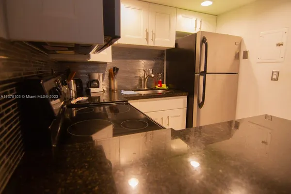 $2,500 | 753 Michigan Avenue, Unit 2C, Miami Beach, FL 33139