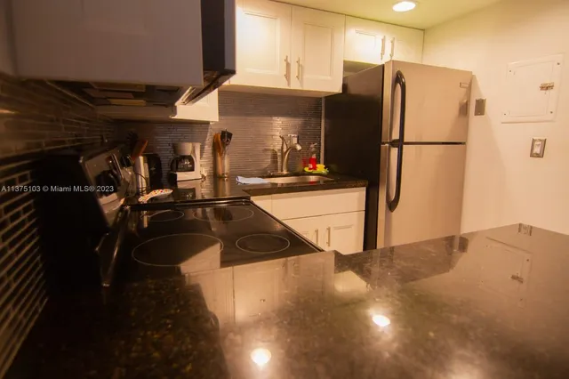 $2,500 | 753 Michigan Avenue, Unit 2C, Miami Beach, FL 33139