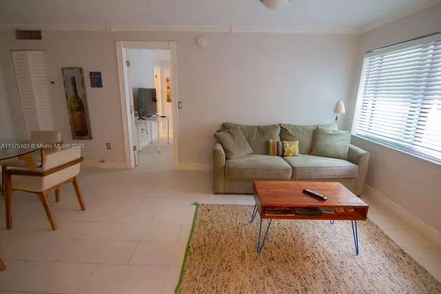 $2,500 | 753 Michigan Avenue, Unit 2C, Miami Beach, FL 33139