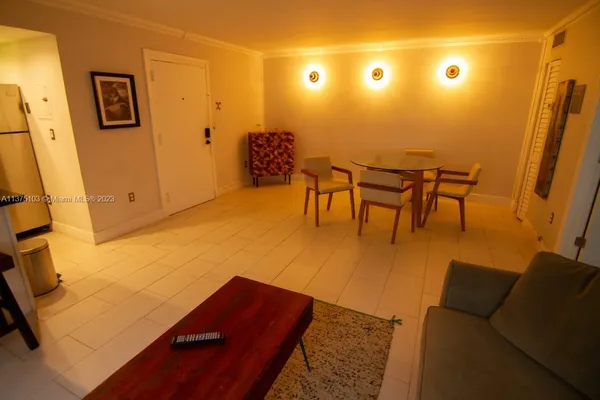 $2,500 | 753 Michigan Avenue, Unit 2C, Miami Beach, FL 33139