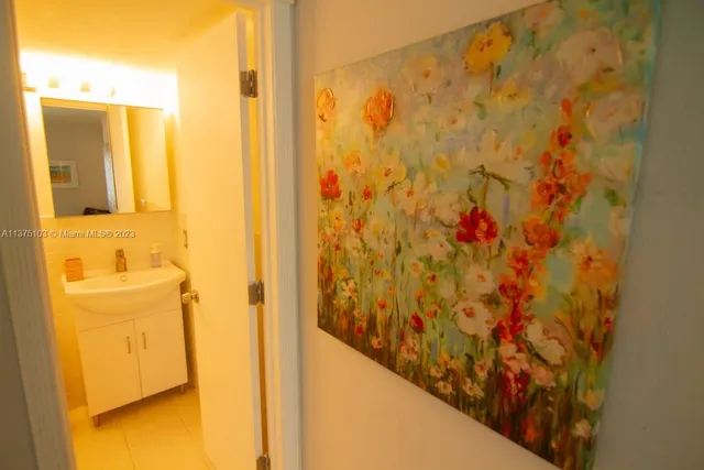 $2,500 | 753 Michigan Avenue, Unit 2C, Miami Beach, FL 33139