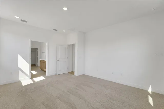 a view of a livingroom with wooden floor and bench