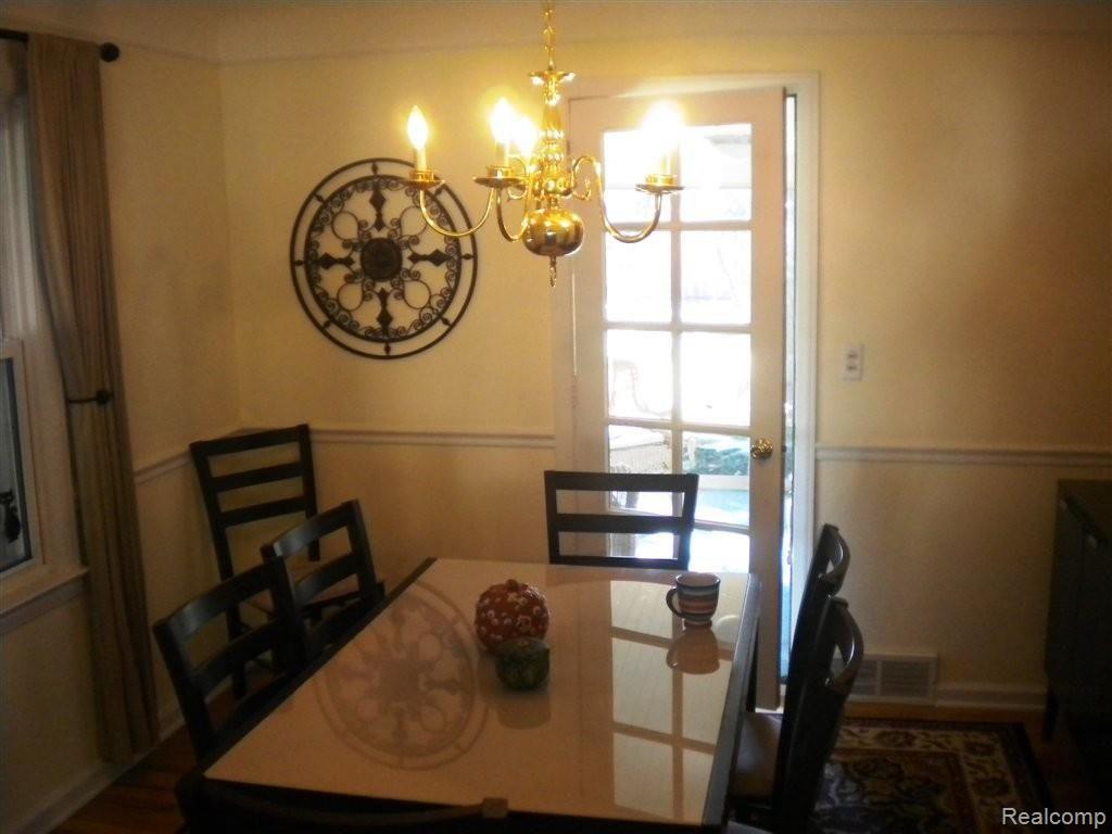 1459 Roslyn Road Grosse Pointe, MI 48236 - Photo 8 of 17 8.JPG