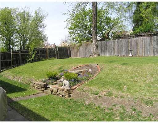 477 Old Farm Road Mt. Lebanon, PA 15228 - Photo 3 of 18 Exterior Back.