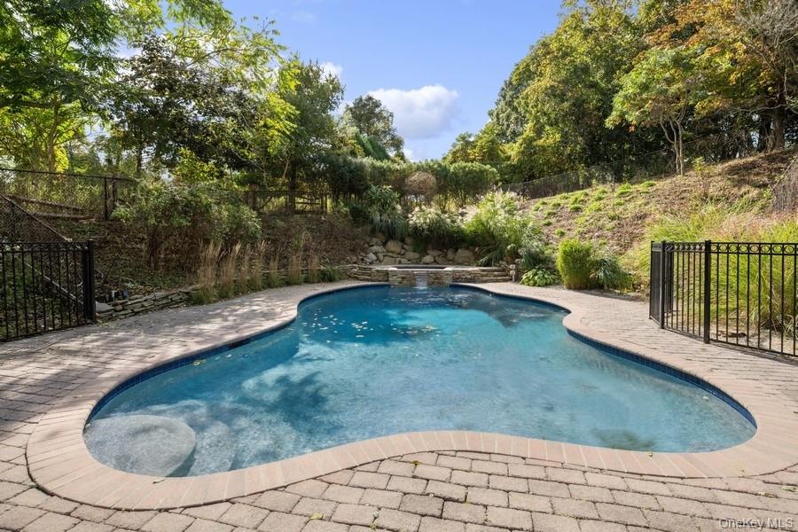 39 Smugglers Path Riverhead, NY 11901 - Photo 43 of 47 a view of a backyard