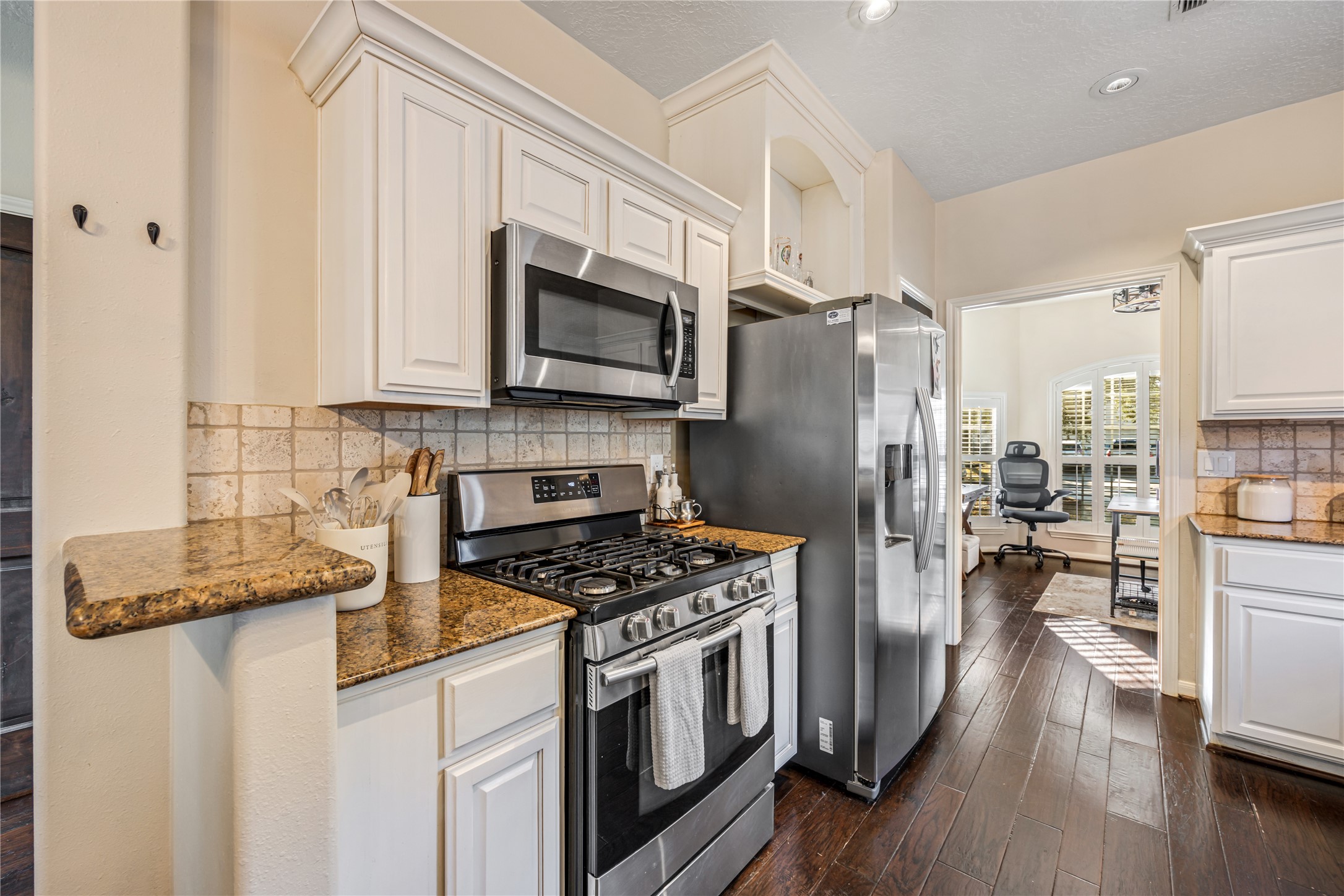 23106 Oxbow Trail Spring, TX 77373 - Photo 12 of 43 a kitchen with stainless steel appliances granite countertop a refrigerator stove and sink