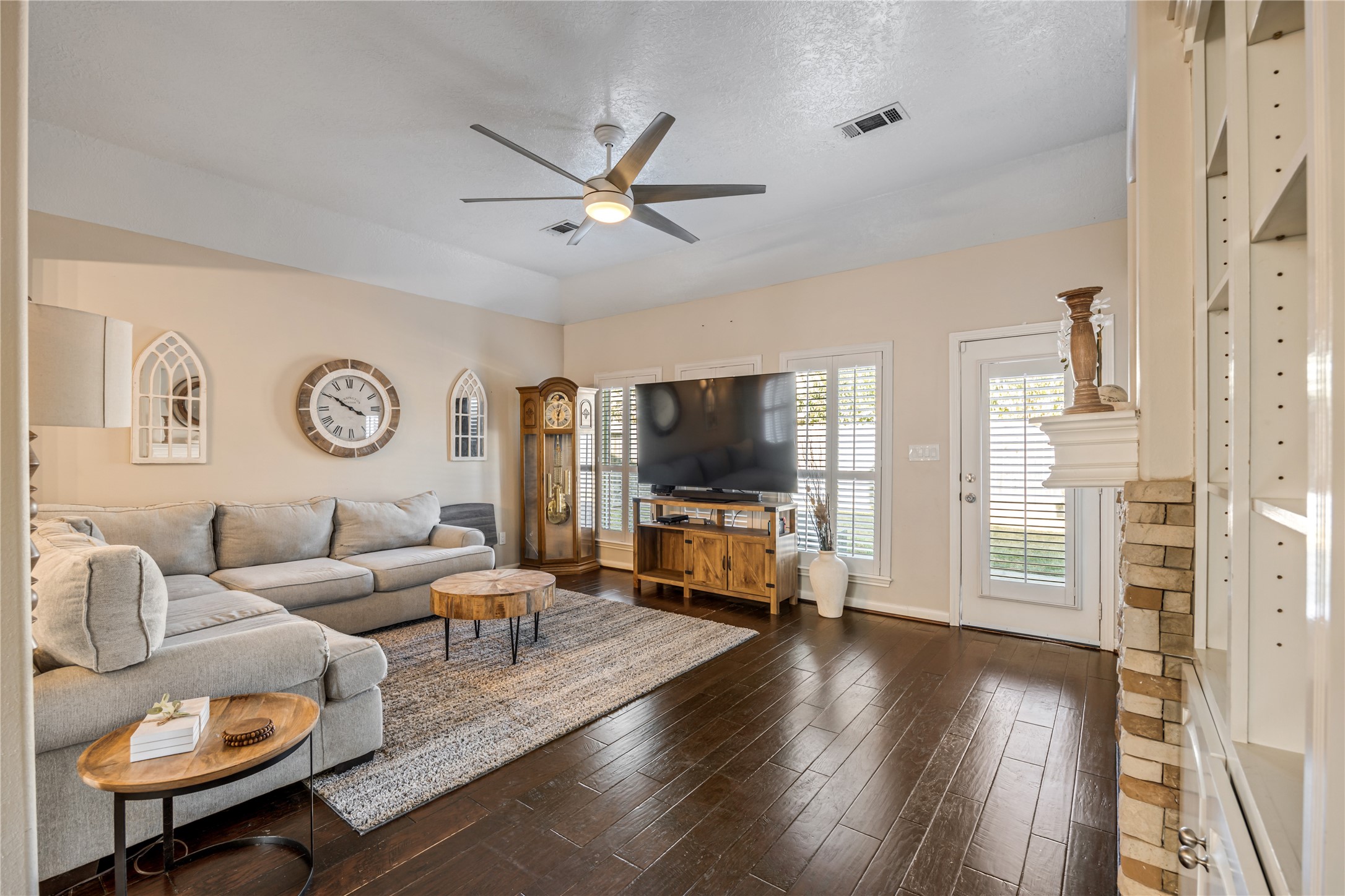 23106 Oxbow Trail Spring, TX 77373 - Photo 17 of 43 a living room with furniture and a flat screen tv