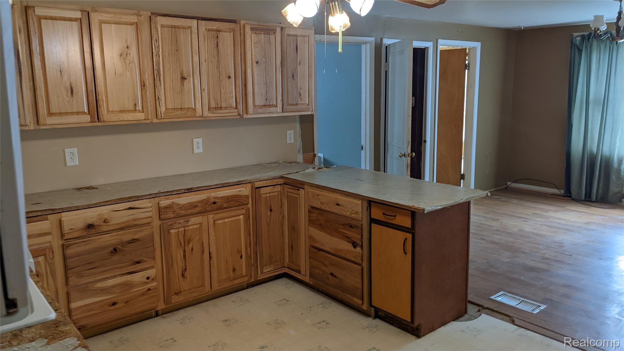 2318 Vandekarr Road Owosso, MI 48867 - Photo 6 of 28 KITCHEN