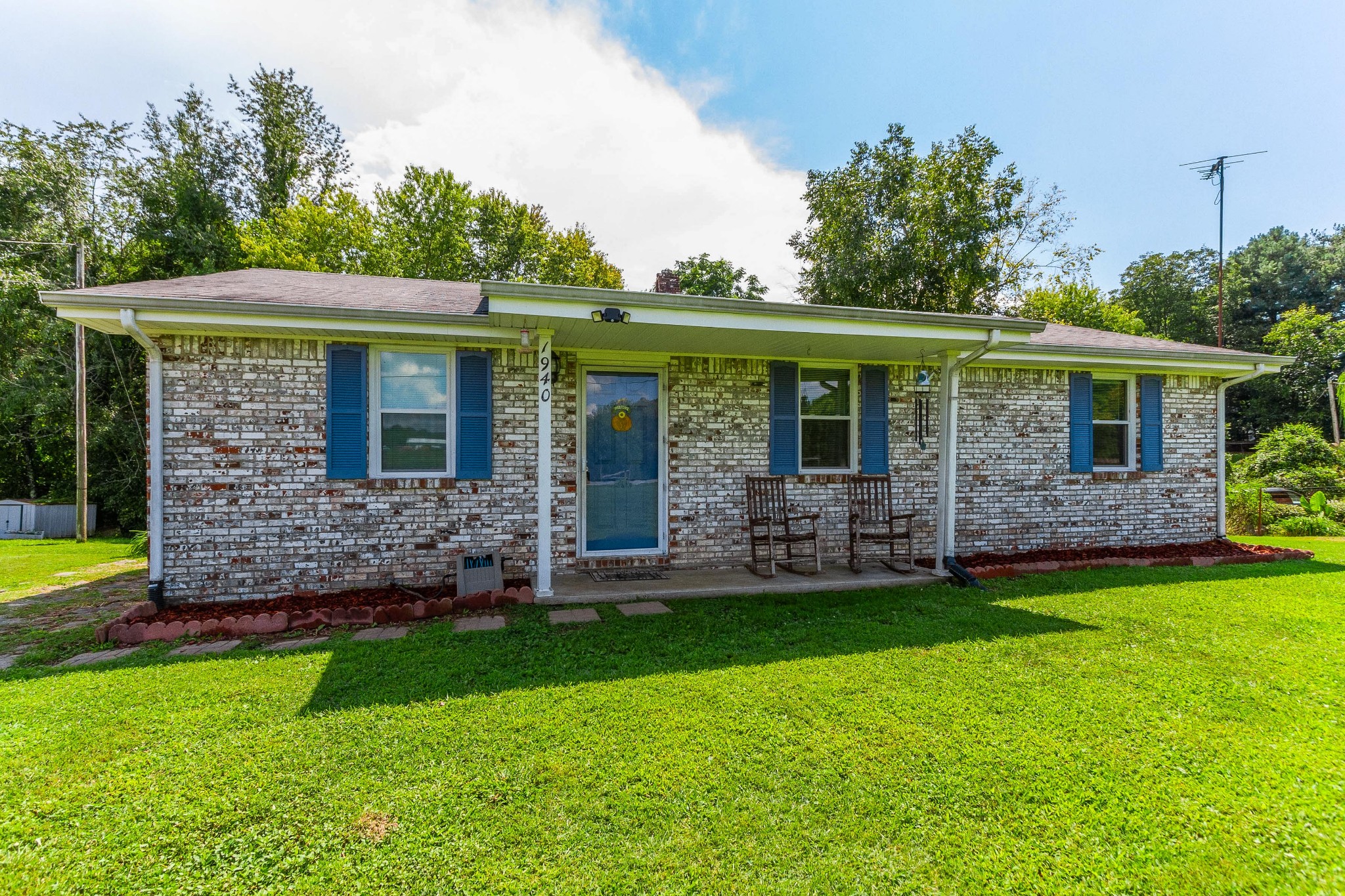 1940 Austin Road Lafayette, TN 37083 - Photo 3 of 41 a front view of a house with a garden