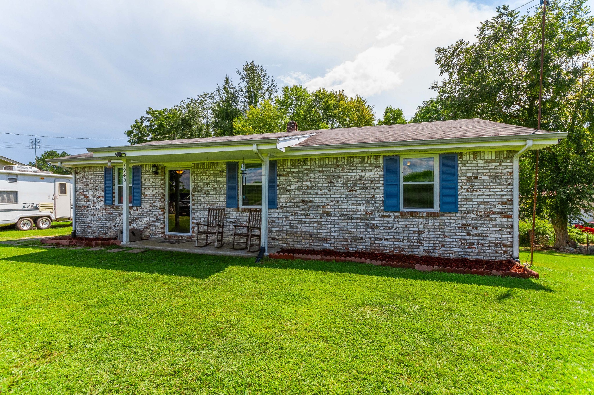 1940 Austin Road Lafayette, TN 37083 - Photo 5 of 41 a front view of a house with a garden