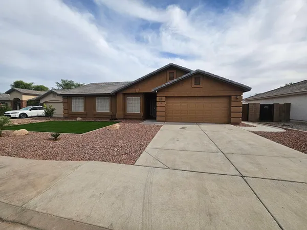 $2,395 | 2863 East Oakland Court, Gilbert, AZ 85295