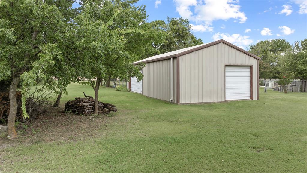 108 Carlin Road Mansfield, TX 76063 - Photo 16 of 40 a backyard of a house with table and chairs
