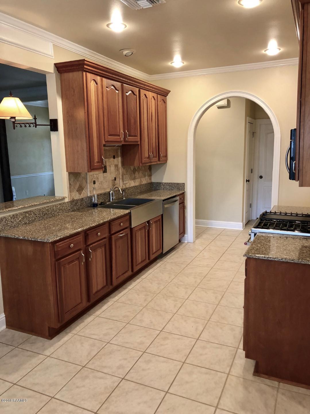 209 Douglas Road Lafayette, LA 70507 - Photo 4 of 13 8 (2)