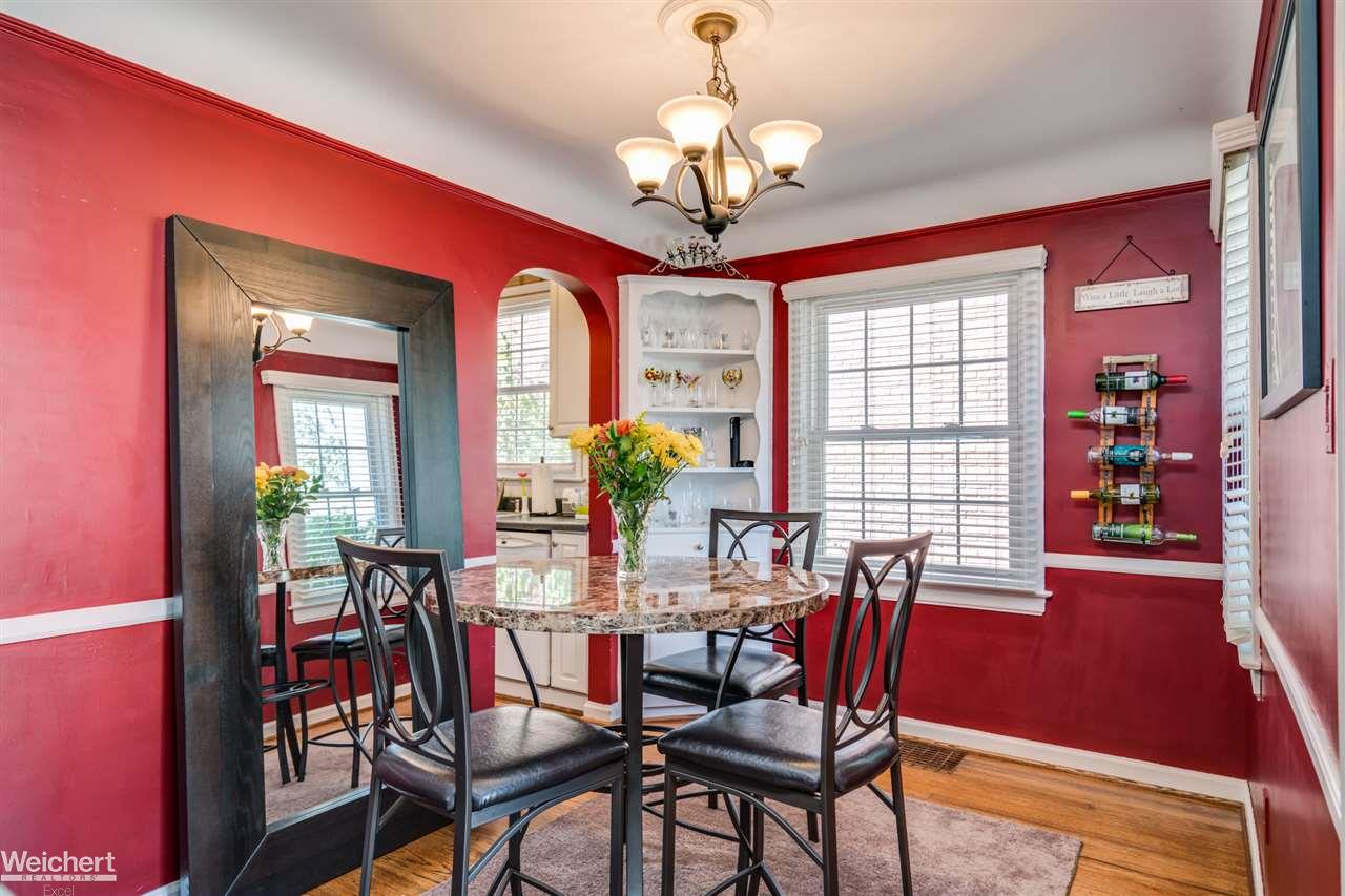1649 Roslyn Road Grosse Pointe Woods, MI 48236 - Photo 13 of 30