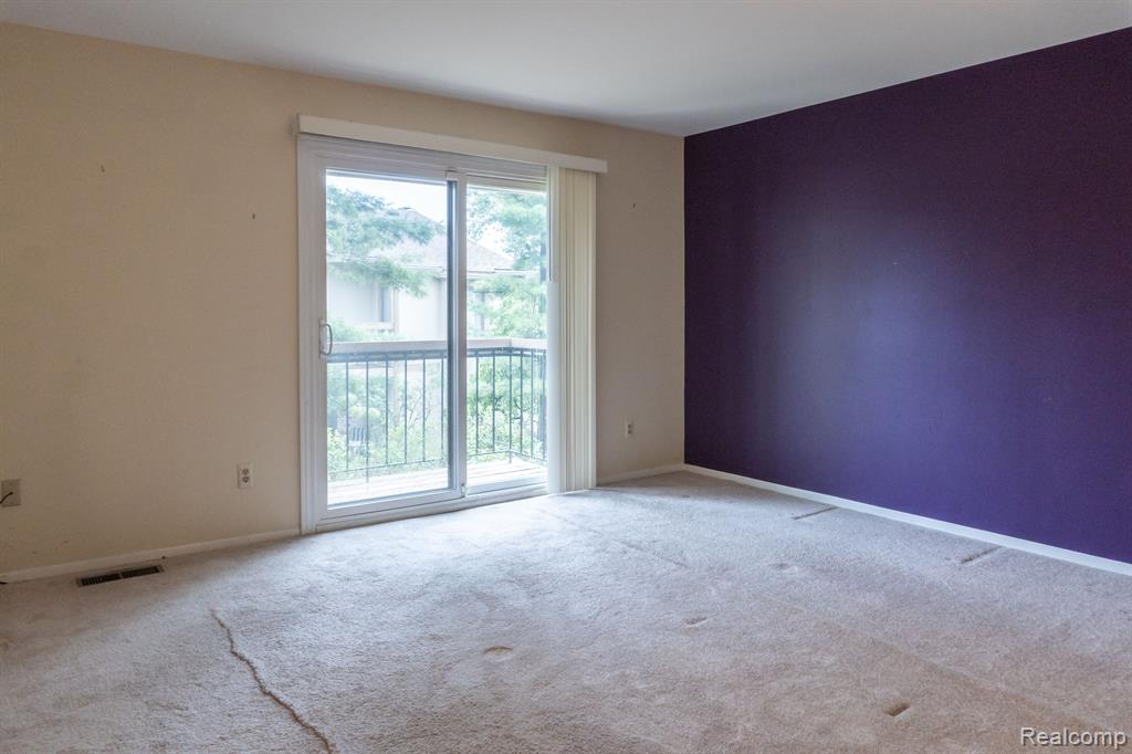 23165 Farmington Road Farmington, MI 48336 - Photo 5 of 31 Gallery Image 5