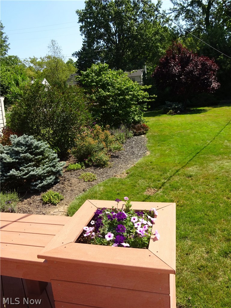 971 Roanoke Road Cleveland, OH 44121 - Photo 14 of 19 Detail of built-in planter and bench seating on the deck, as well as a view of the landscaping.