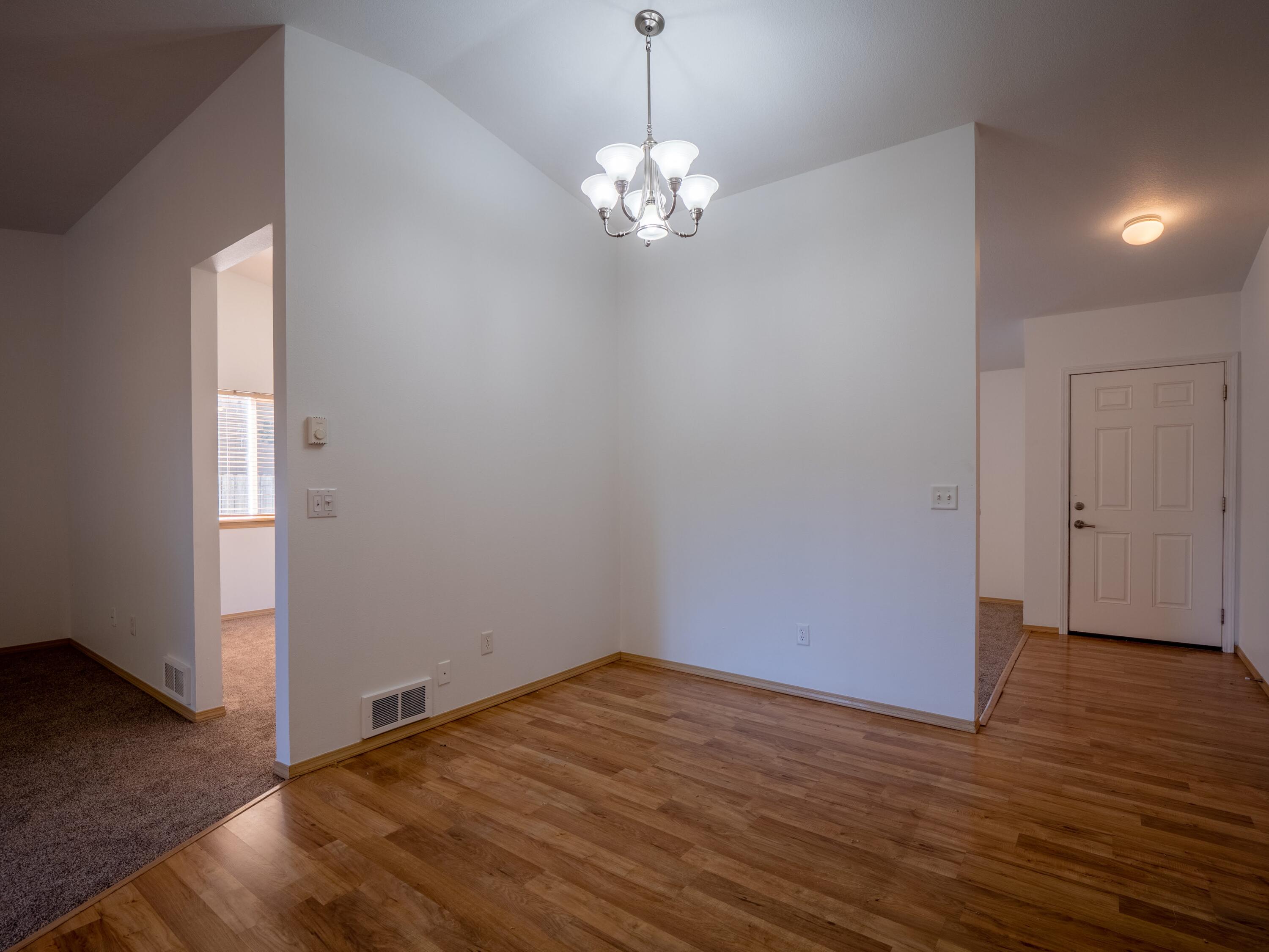 2106 Delta Waters Road Medford, OR 97504 - Photo 8 of 32 Dining 1