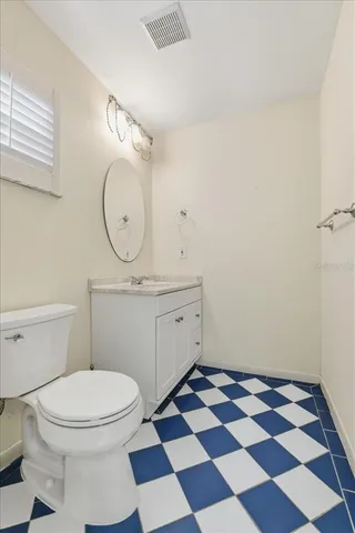 an empty room with closet and a ceiling fan