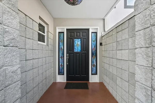 a view of a livingroom with furniture and a ceiling fan
