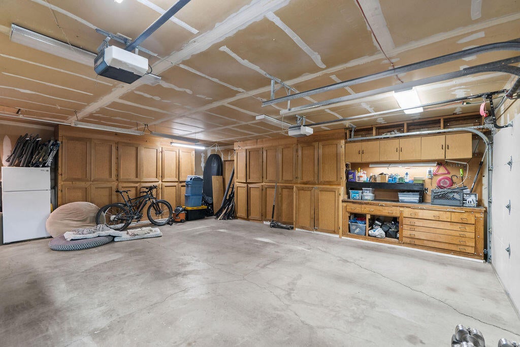 62508 Quail Ridge Road Bend, OR 97701 - Photo 18 of 36 Garage #1