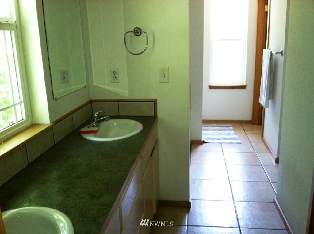5577 Bulman Road Southeast Port Orchard, WA 98366 - Photo 9 of 13 Gallery Image 9