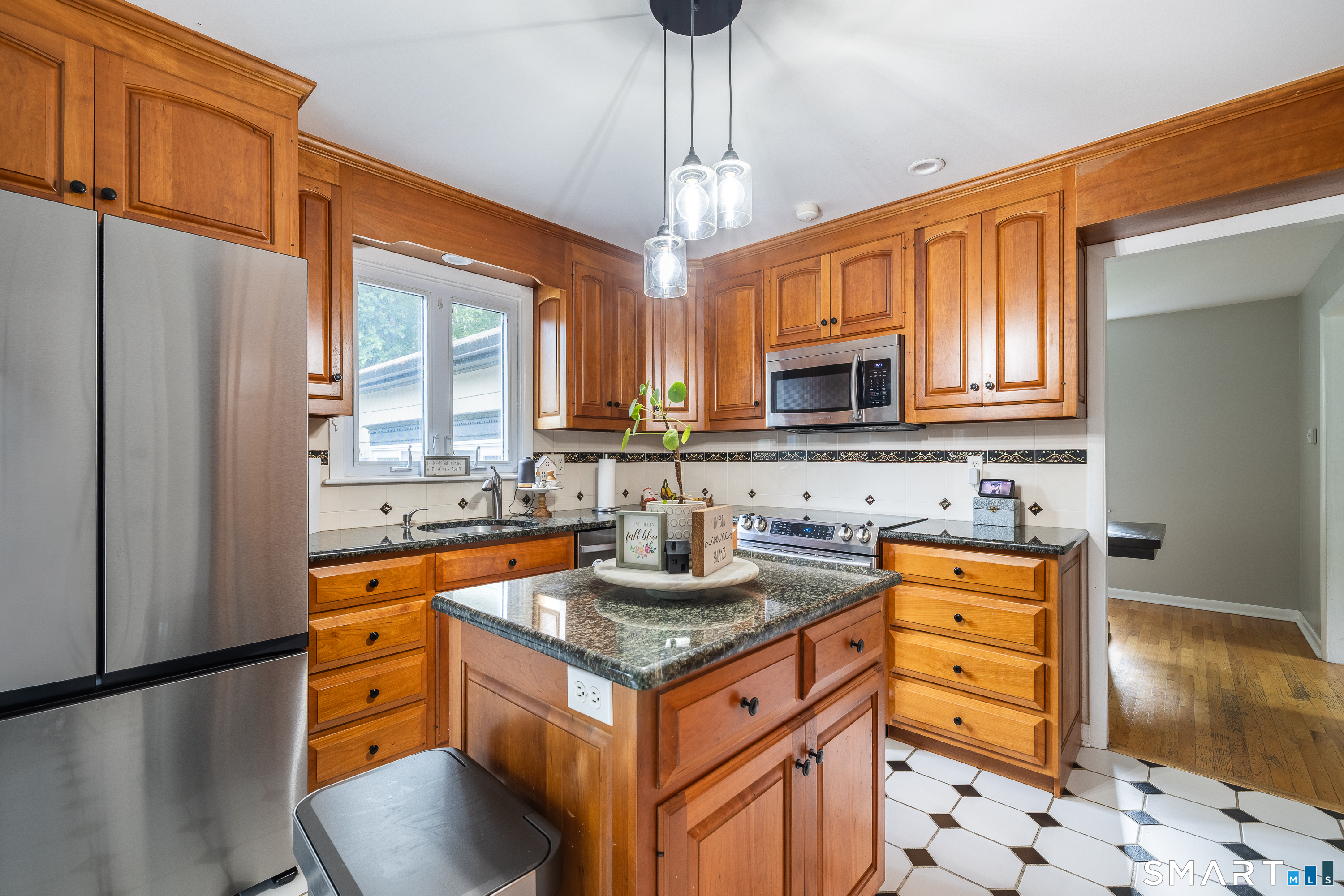 195 Luanne Road Stratford, CT 06614 - Photo 12 of 40
