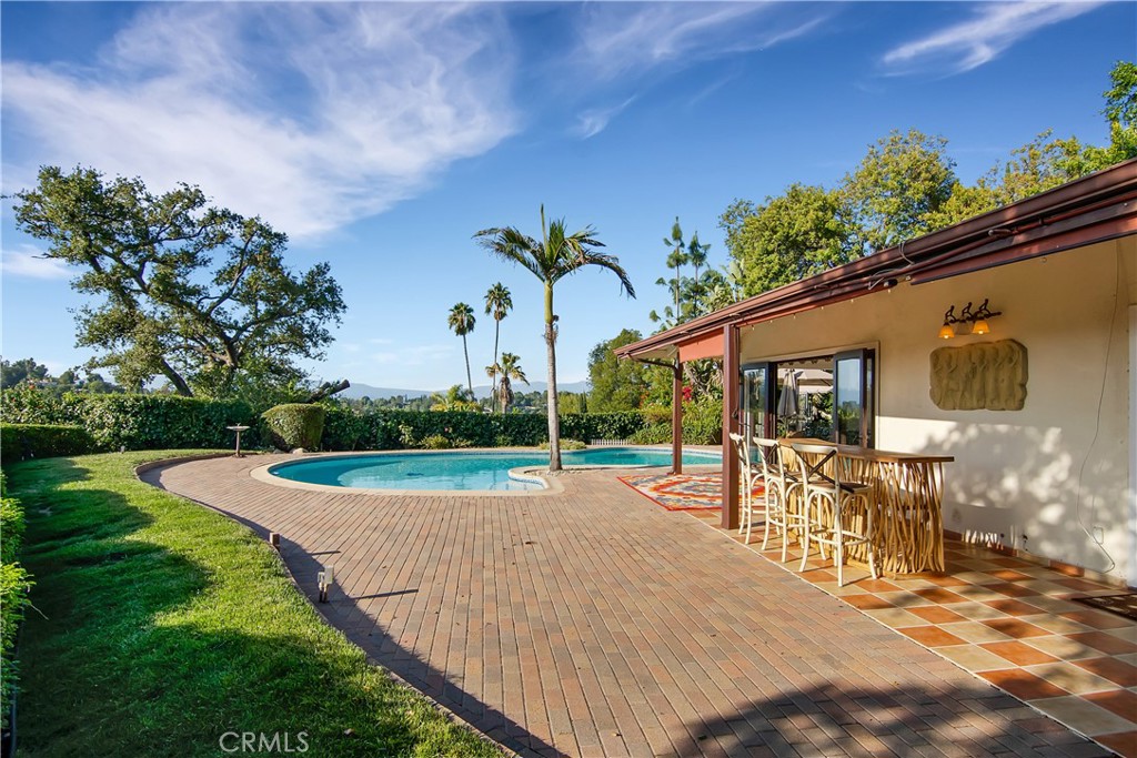 3701 Royal Meadow Road Sherman Oaks, CA 91403 - Photo 43 of 43 a view of a backyard with sitting area