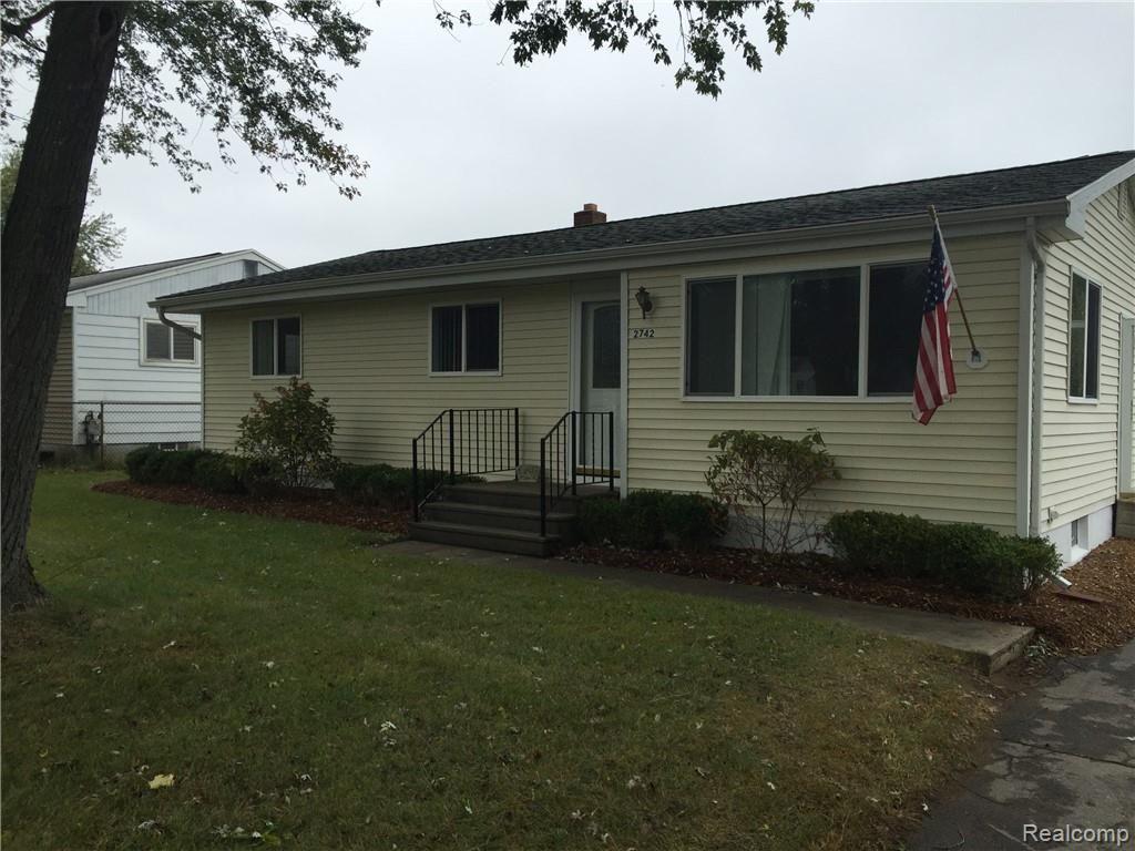 2742 Frembes Road Waterford, MI 48329 - Photo 2 of 20