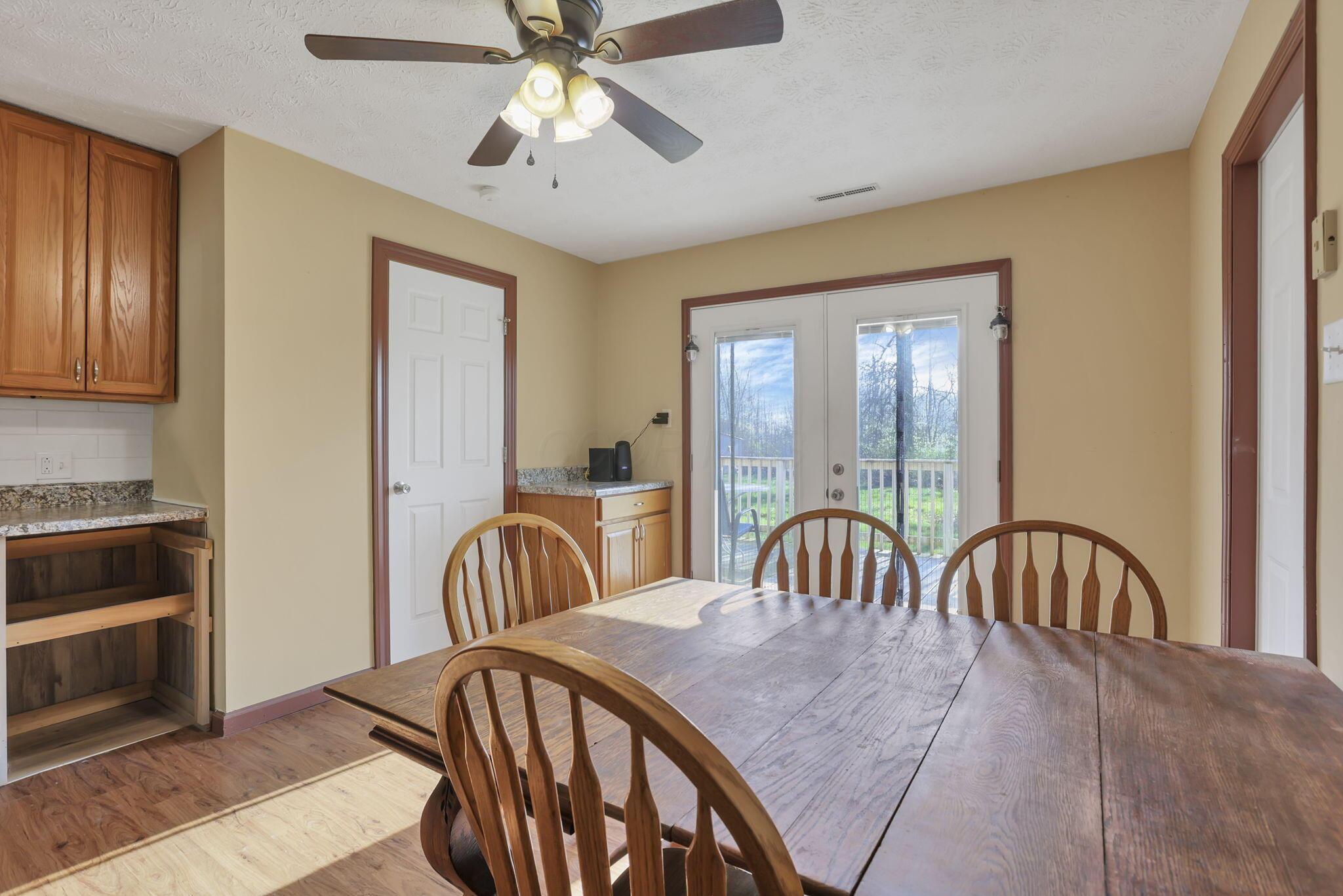 76 Ballman Road Reynoldsburg, OH 43068 - Photo 15 of 50 Eating Space