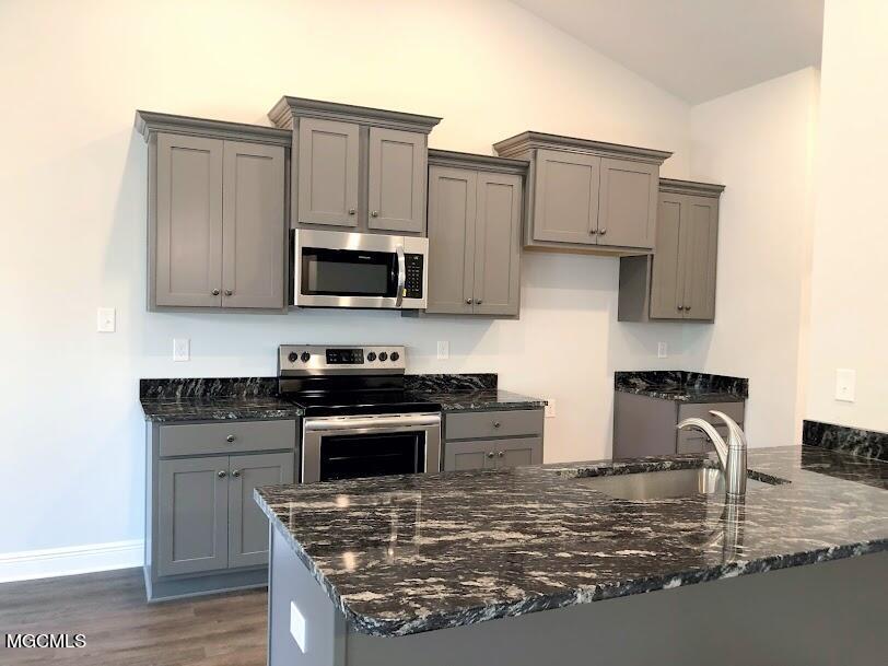 6239 Roxanne Way Biloxi, MS 39532 - Photo 6 of 21 kitchen