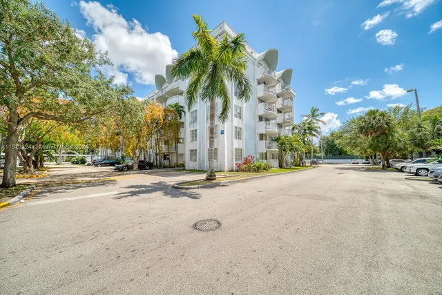 $199,000 | 496 Northwest 165th Street, Unit D316, Miami, FL 33169