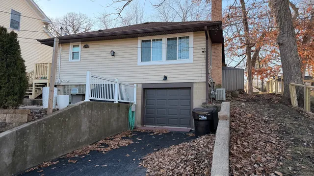 $259,900 | 28048 North Hickory Lane, Wauconda, IL 60084