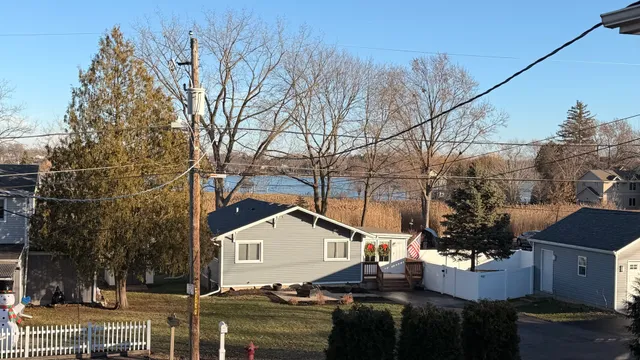 $259,900 | 28048 North Hickory Lane, Wauconda, IL 60084