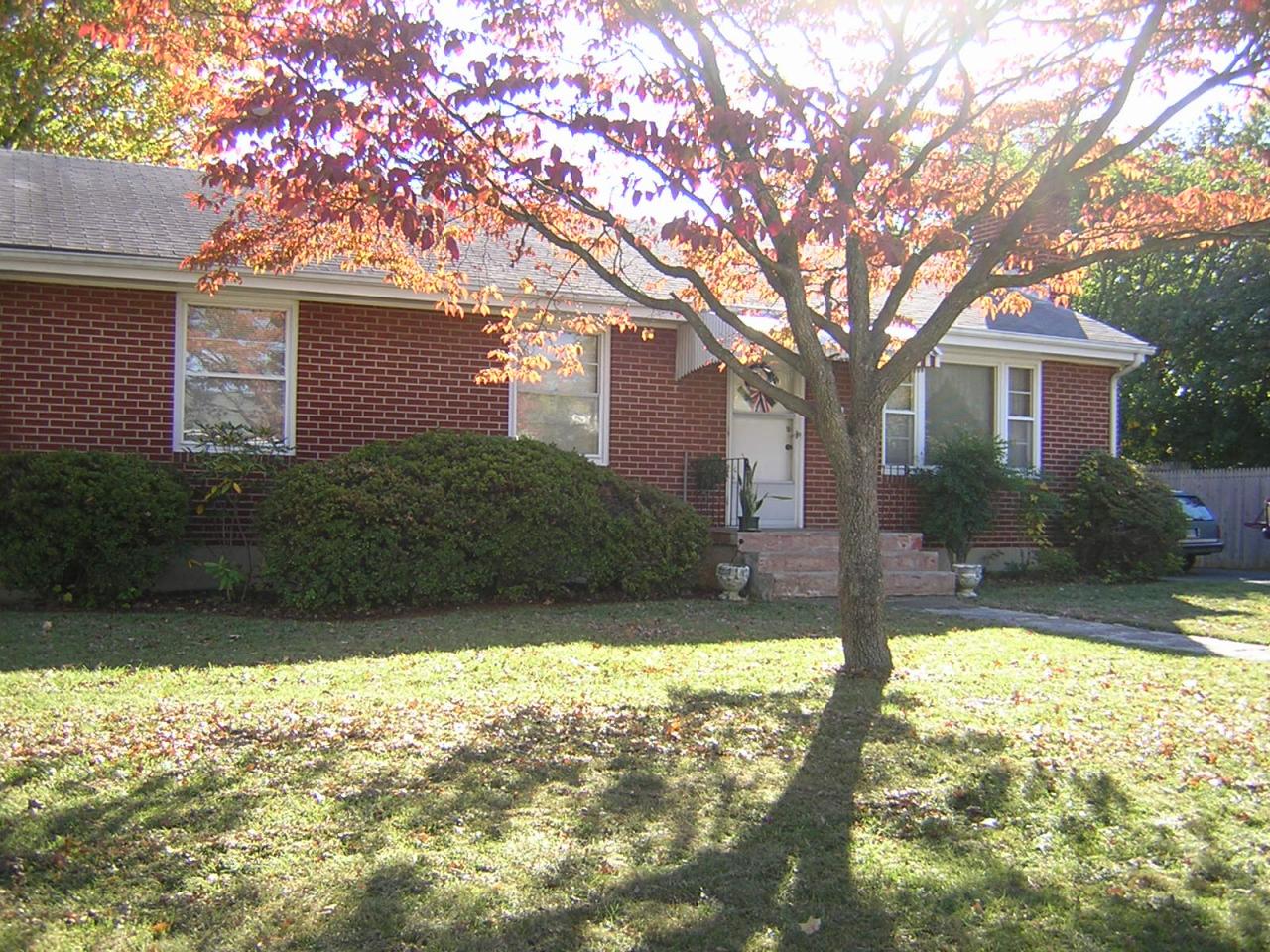 171 Frontier Road Northeast Roanoke, VA 24012 - Photo 3 of 3 Front of House