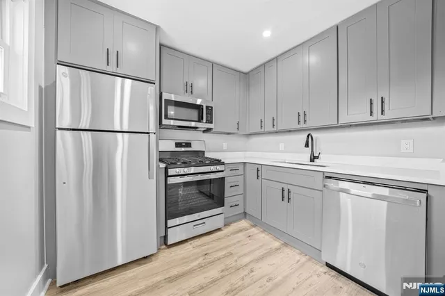 $2,100 | 100 Kansas Street, Unit 2, Hackensack, NJ 07601