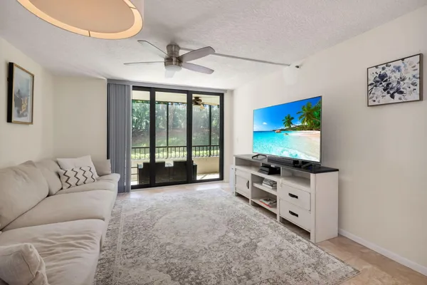 $299,000 | 2070 Homewood Boulevard, Unit 1150, Delray Beach, FL 33445