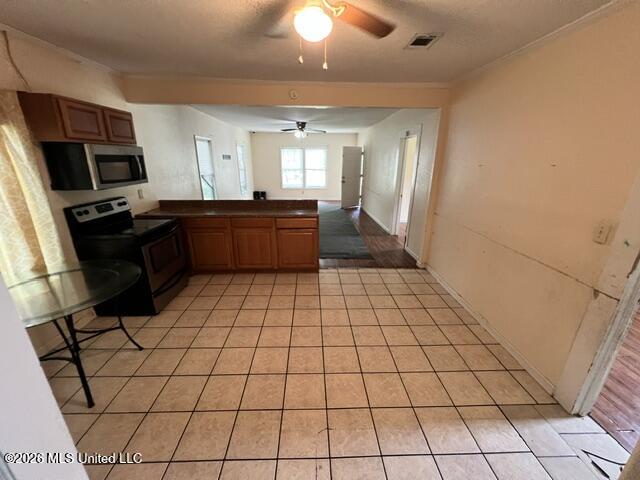 7112 Grierson Street Moss Point, MS 39563 - Photo 11 of 19 7112 Grierson - kitchen view 2