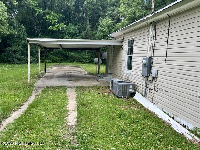 7112 Grierson Street Moss Point, MS 39563 - Photo 3 of 19 7112 Grierson - carport