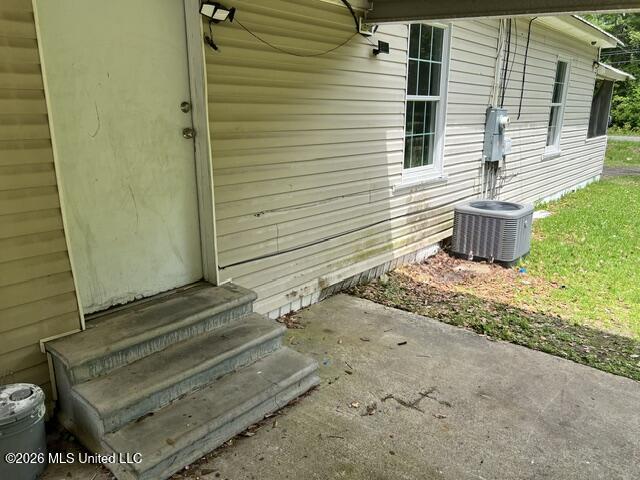 7112 Grierson Street Moss Point, MS 39563 - Photo 4 of 19 7112 Grierson - side view
