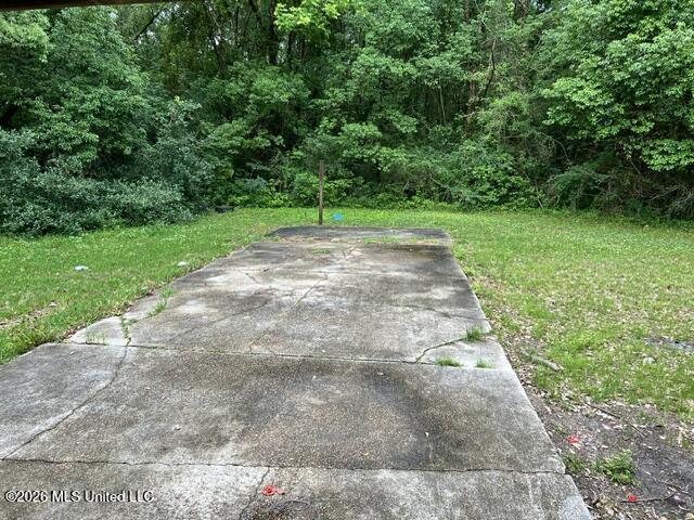 7112 Grierson Street Moss Point, MS 39563 - Photo 7 of 19 7112 Grierson - back yard