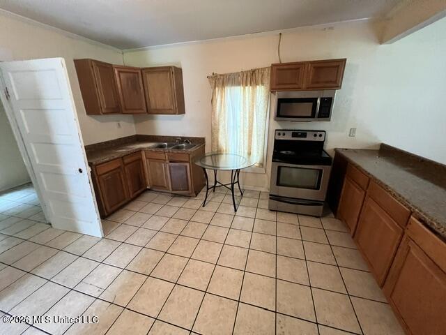 7112 Grierson Street Moss Point, MS 39563 - Photo 10 of 19 7112 Grierson - kitchen view 1