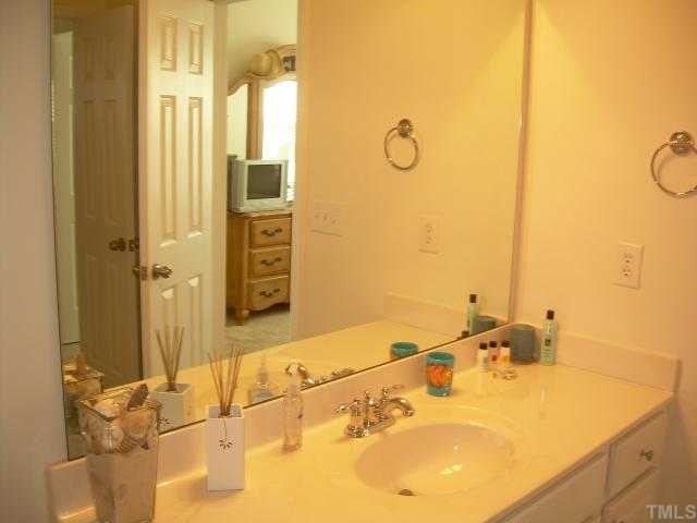 2531 Spring Oaks Way Raleigh, NC 27614 - Photo 10 of 12 Gallery Image 10